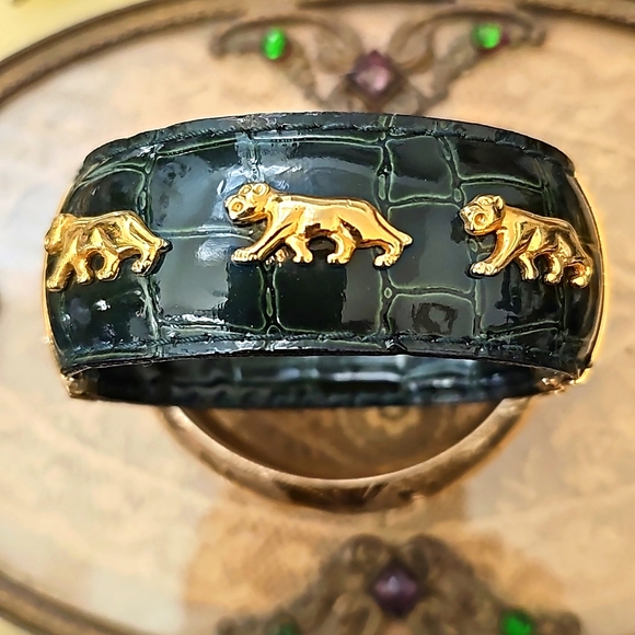 Vintage Brushed Gold & Black Lion Clamper Bracelet - Picture 1 of 7